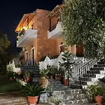 Reggis Apartments
